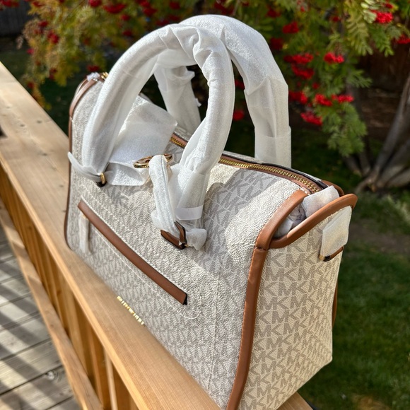 BRAND NEW Mercer Medium Signature Logo and Leather Belted Satchel - VANILLA - Picture 4 of 5